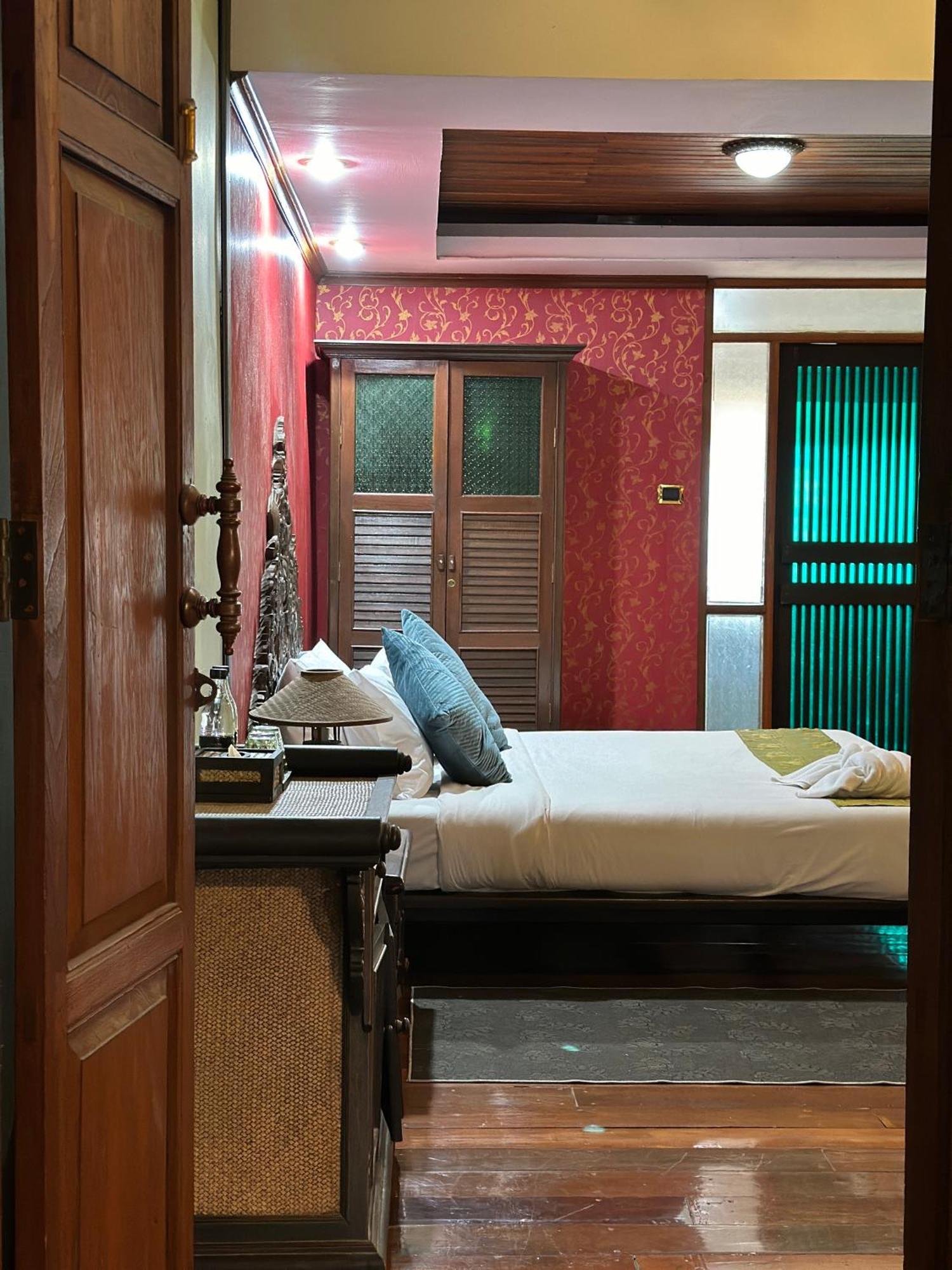 Tony'S Place Ayutthaya Esterno foto