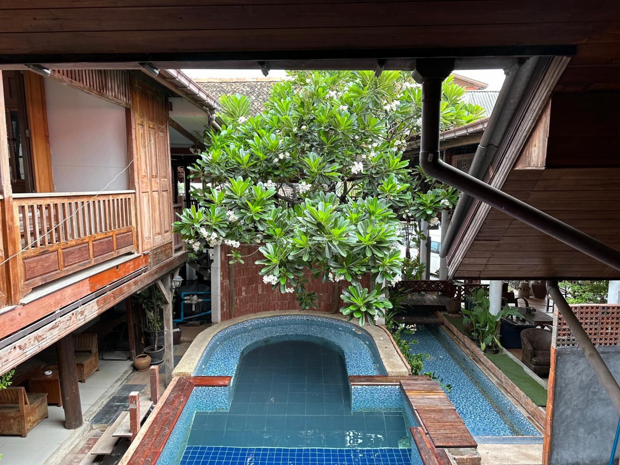 Tony'S Place Ayutthaya Esterno foto