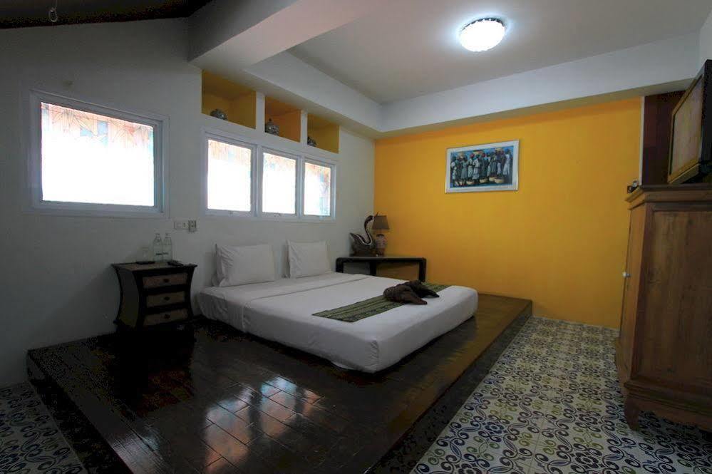 Tony'S Place Ayutthaya Esterno foto